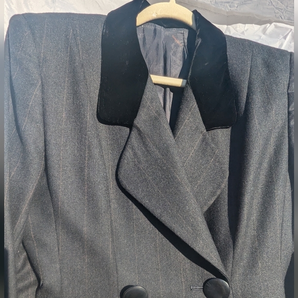 PINSTRIPE DOUBLE BREASTED & VELVET COAT - Picture 4 of 4